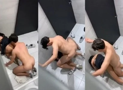 Cả hai người bị quay lén cảnh nóng trong WC